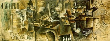 350 人の有名アーティストによるアート作品 Painting - ピアノの上の静物 CORT 1911 パブロ・ピカソ